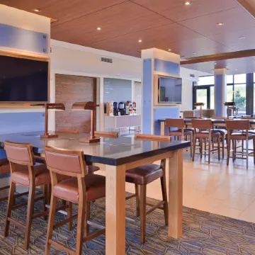 Holiday Inn Express & Suites OLATHE WEST by IHG