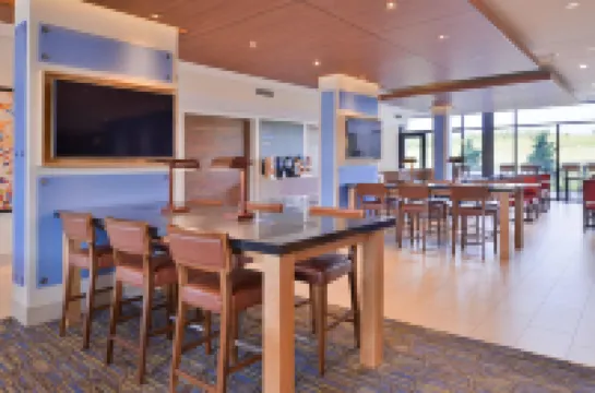 Holiday Inn Express & Suites OLATHE WEST by IHG