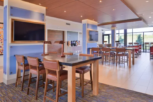 Holiday Inn Express & Suites OLATHE WEST by IHG