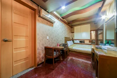Busan Yeongdo I-Zone Hotels near Taejongdae Spa