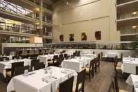 Embassy Suites by Hilton Cleveland Beachwood - parking