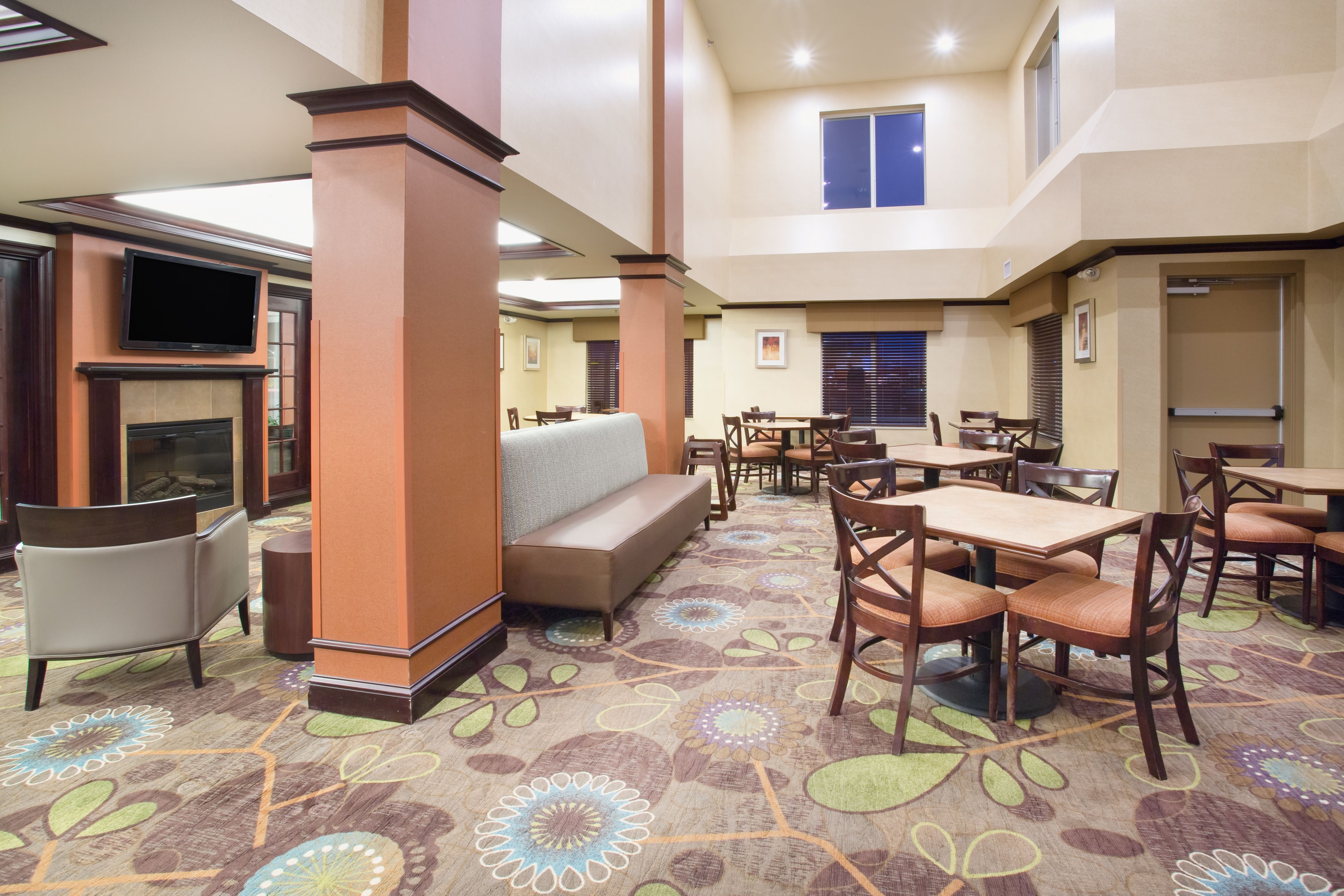 Holiday Inn Express Hotel & Suites Minot South, an Ihg Hotel