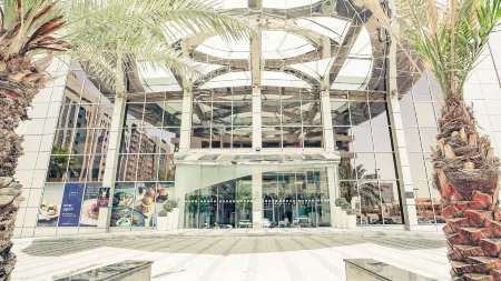 Copthorne Downtown Abu Dhabi Отели рядом с достопримечательностью «Khalifa University Extension»