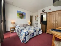 Hotel & Restaurant de Fortuna Hotels in Volendam
