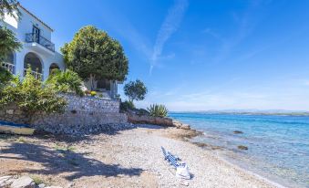 Beachfront Spetses Spectacular Fully Equipped Traditional Villa Familiesgroups