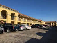 Cali Inn - parking