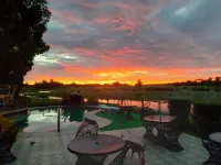 Monty's Riverside View Resort Hotel a San Antonio