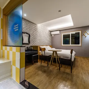 Chilgok Q Motel Отели рядом с достопримечательностью «Храм Пхагеса»