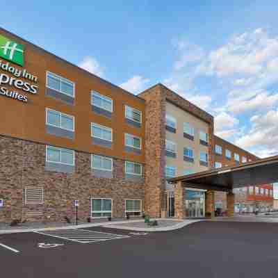 Holiday Inn Express & Suites Eau Claire West I-94 Hotel Exterior