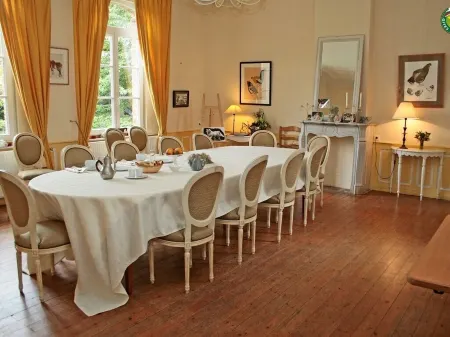 La Ferme de la Sensée Отели в г. Френ-ле-Монтобан