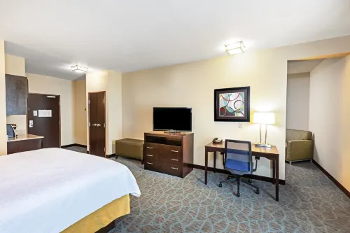 Holiday Inn Express & Suites Floresville