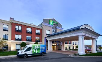 Holiday Inn Express & Suites Dieppe Airport