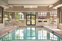 Holiday Inn Express & Suites LAVONIA by IHG - Parking