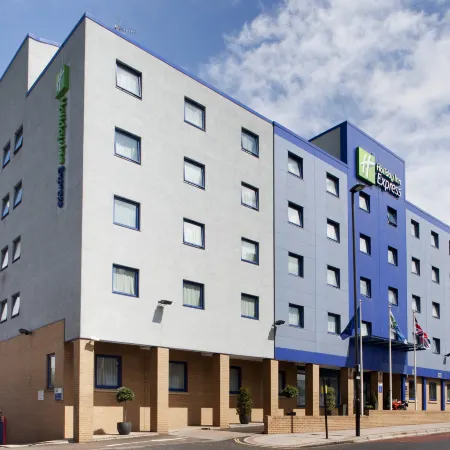Holiday Inn Express LONDON - PARK ROYAL by IHG Отели рядом с достопримечательностью «Уэмбли»