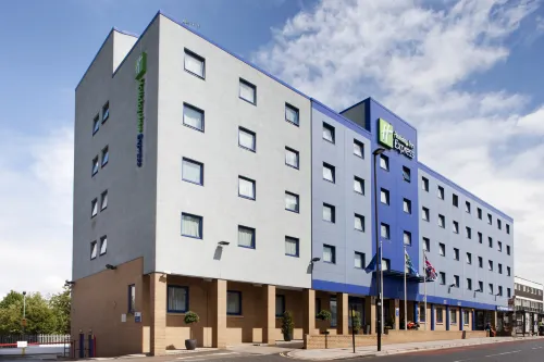 Holiday Inn Express LONDON - PARK ROYAL by IHG - Parking