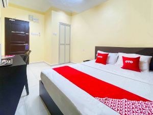 OYO Life 92925 Kost Bu Mala 2 Syariah