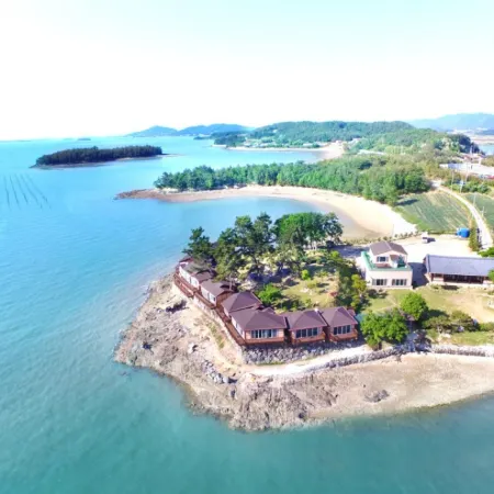 Muan Hae Beach Naru Pension Отели в г. Муана