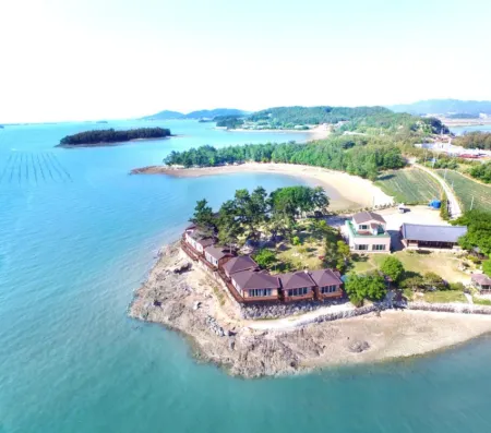 Muan Hae Beach Naru Pension Отели в г. Муана