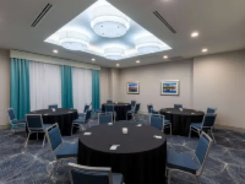 La Quinta Inn & Suites by Wyndham Round Rock Near Kalahari Hotels in Round Rock