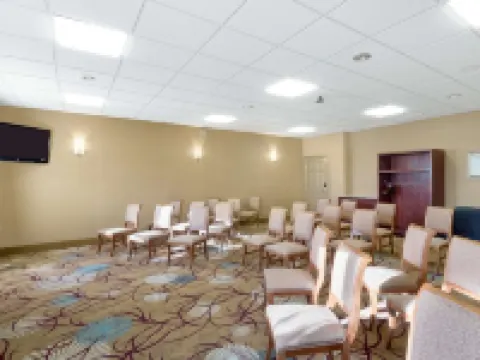 Comfort Inn & Suites Fayetteville-University Area Hotels in Washington County
