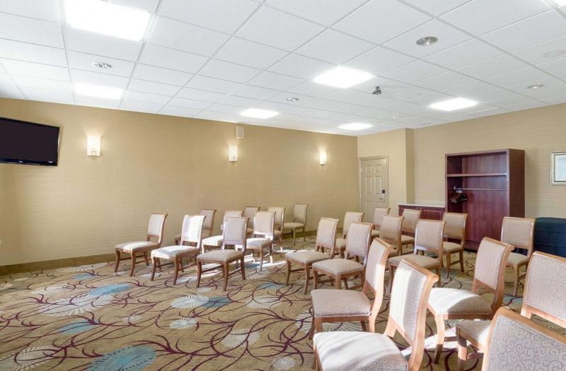 Comfort Inn & Suites Fayetteville-University Area photo 4