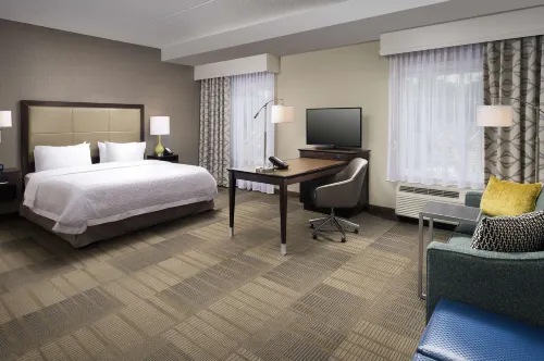 Hampton Inn & Suites by Hilton Falls Church - 2-Star