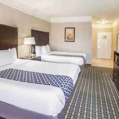 La Quinta Inn & Suites by Wyndham Bay City Rooms