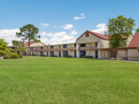 Red Roof Inn & Suites Brunswick I-95 Hotels in Dock Junction