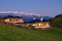 Cabot Lodge Hotels in Manapouri