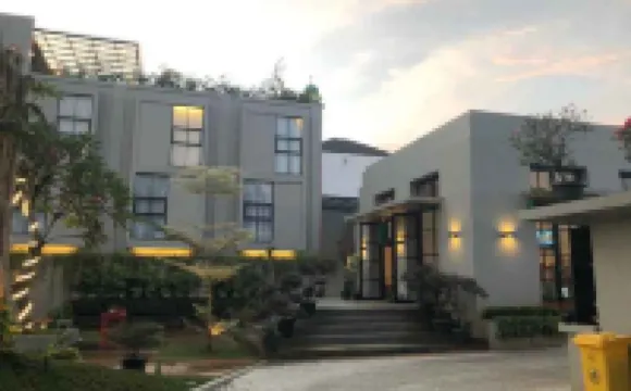 Merlyns Garden Inn Hotels in 