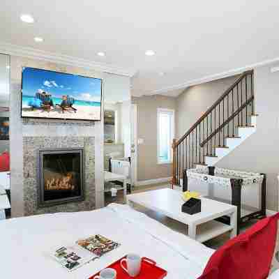 Awesome Multi Level - Large Patio - Fast Wifi - Work Desks - Self Check in! (cm-2) Rooms