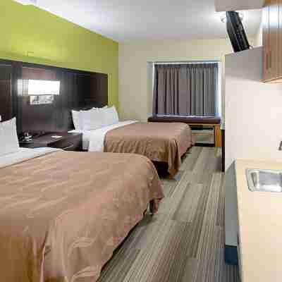 Quality Inn & Suites Rooms