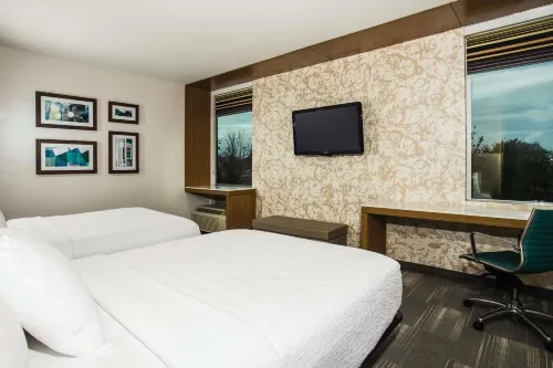 La Quinta Inn & Suites by Wyndham Winchester - 2-Star