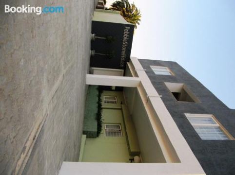 Pebble Stone House - Housity