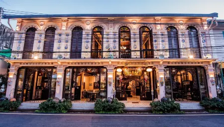 Songkhla Tae Raek Antique Hotel Отели рядом с достопримечательностью «Wat Bo Thong»