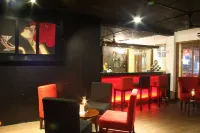 Camelot Beach Hotel - bar