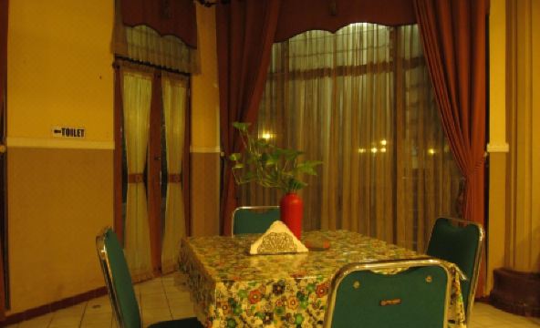 Lestari Hotel & Resto - Housity