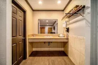 Oak Park Motel Hotels in Monrovia