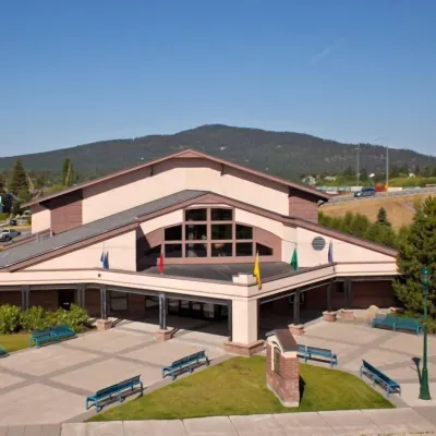 阿普雷斯白魚鎮 鄰近Whitefish Lake Golf Club的酒店