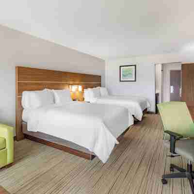 Holiday Inn Express & Suites Lincoln Downtown Rooms