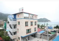 Samcheok Solbada Pension (Right in Front of Yonghwa Beach)