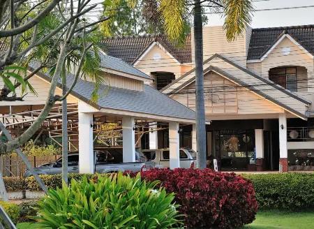 Kulwadee Hotel Отели рядом с достопримечательностью «Wat Chiang Ei Si Mongkol Wararam»