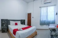 RedDoorz at Sukomanunggal Surabaya Các khách sạn ở Sukomanunggal