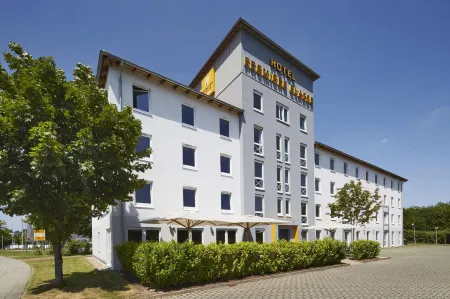 B&B HOTEL Köln-West Отели рядом с достопримечательностью «Deluxe»