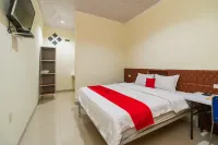 RedDoorz @ Aldos Villa Silangit Hotels in Simangulampe