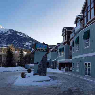Sunset Resorts Canmore and Spa Hotel Exterior