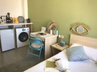 Wenshan Courtyard · Xuexiao Zhongshan Homestay (Dalian Railway Station Labor Park Subway Station)