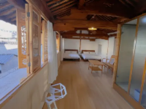 WeiShan Ancient City No. 16 Courtyard Boutique Homestay (Weishan Gongchen Tower)