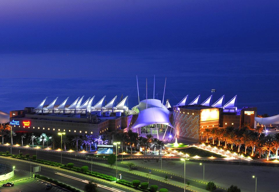 Holiday Inn Kuwait Over view