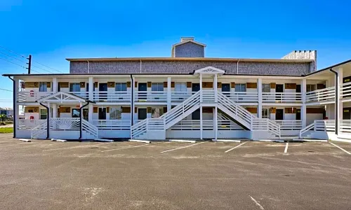Dry Dock Inn - 3-Star